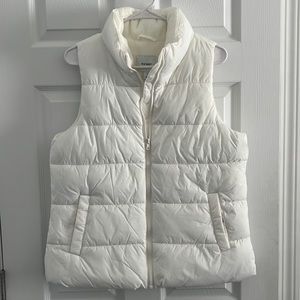 Old navy puffer vest, size medium